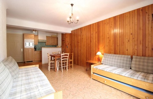 Val Cenis Apartment | 100m from ski slopes, 2nd floor, view village, balcony, tv, ski locker, 45m², Val Cenis