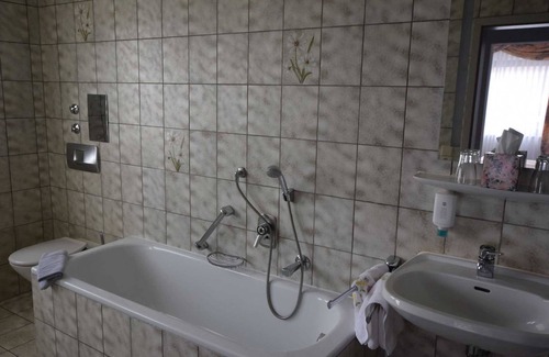 Sielmingen Apartment | 101 Doppelzimmer - Hotel Alena