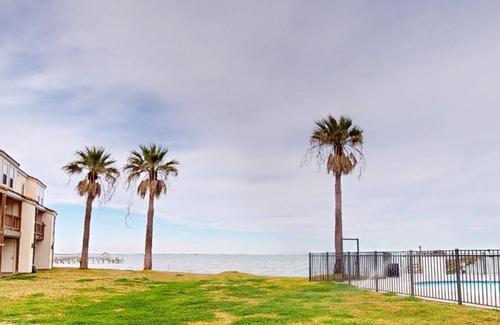 Harbor Oaks Condo | 102 m² Condo ∙ 3 bedrooms ∙ 6 guests