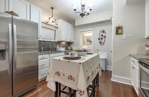 St. Louis Apartment | #103 Delmar Loop- Location-LocationWU