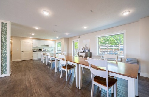 Traverse City Apartment | #105 - Kasa Gold Coast Inn Traverse City