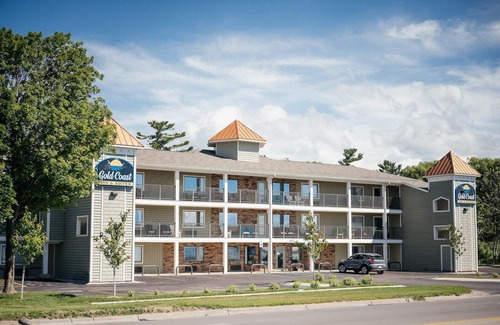 Traverse City Apartment | #105 - Kasa Gold Coast Inn Traverse City