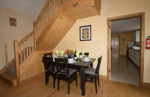 Emly House | 105 m² House ∙ 3 bedrooms ∙ 6 guests