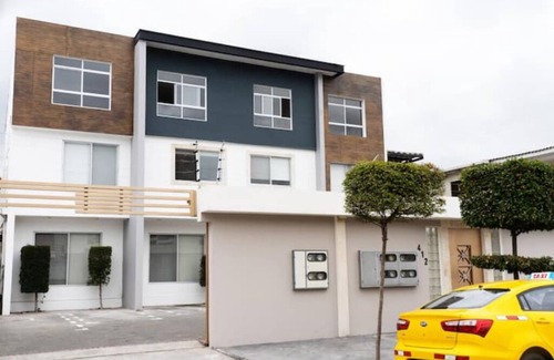 Urdesa Condo | 105 - Prague Apts 3 pax Consulate USA *Parking*