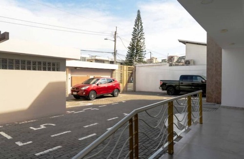 Urdesa Condo | 105 - Prague Apts 3 pax Consulate USA *Parking*