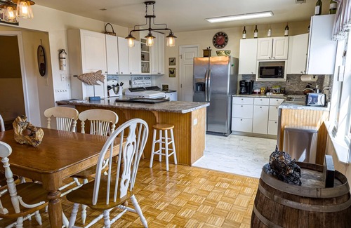 Scottsville House | 106 acre Farm with Animals, River & Private Pond, near Wineries and Breweries