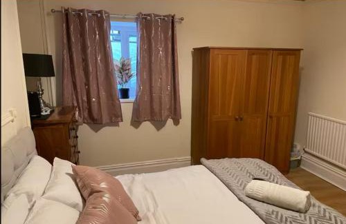 Sketty House | 106 Brynmill - Room 2