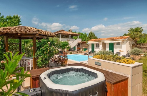 Krsan House | 106 m² Maisonette ∙ 3 bedrooms ∙ 6 guests