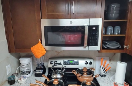 Braeswood Place Apartment | 10mins from NRG, MED CENTER, GALLERIA, DOWNTOWN, CHINATOWN Pool+Covered Parking