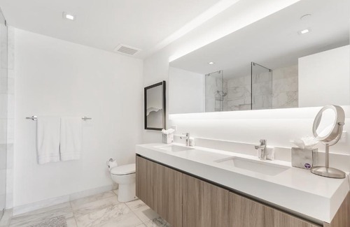 Central Beach House | 10th fl, modern, pool, gym, inter-coastal view