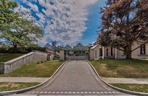 Scranton House | 11 Bedroom 33 beds Woolworth Mansion in Scranton