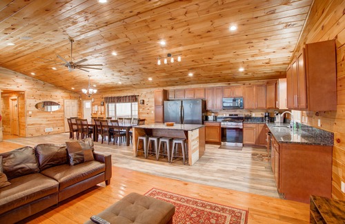 Ebervale House | 11 BR 8 BA BASKETBALL MOVIE THEATRE HOT TUB FIRE PIT ON 8 ACRES SLPS 30!