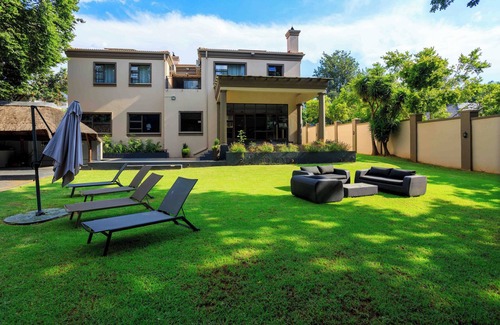 Northcliff Apartment | 11 Hotel Suites in Northcliff with AC, Wi-Fi, swimming pool & free breakfast.