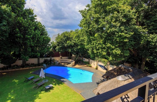 Northcliff Apartment | 11 Hotel Suites in Northcliff with AC, Wi-Fi, swimming pool & free breakfast.