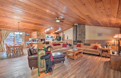 Pollock Pines Cabin | 11 Mi to Apple Hill: Pollock Pines Resort Cabin