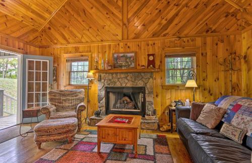 Todd House | 11 Mi to Boone Secluded Pet-Friendly Cabin!