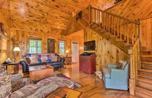 Todd House | 11 Mi to Boone Secluded Pet-Friendly Cabin!