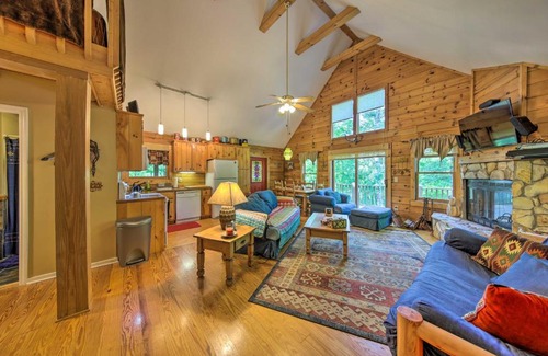Marble House | 11 Mi to Calaboose Cellars Marble Cabin with Deck!