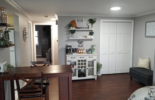 Williamsville Apartment | 11 min from BUF Airport, 19 min from BUF Canalside & 35 min from Niagara Falls!