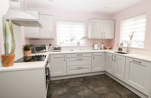 Brynteg Cottage | 11 PARC DELFRYN, pet friendly, character holiday cottage in Benllech
