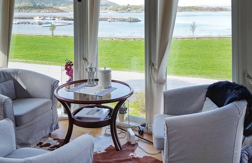 Naeroy House | 11 person holiday home in kolvereid