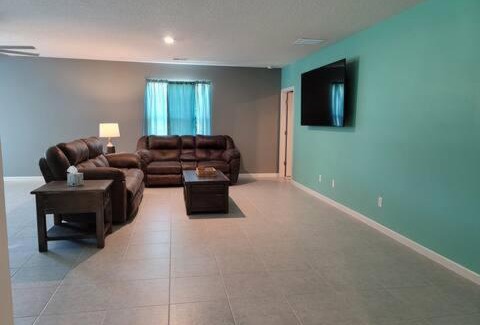 Kingsland House | 111 College