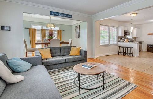 Jefferson Park House | 111 m² House ∙ 3 bedrooms ∙ 6 guests