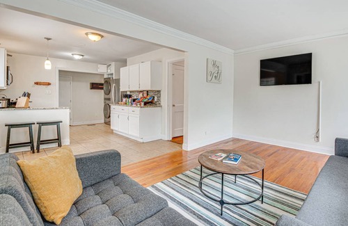 Jefferson Park House | 111 m² House ∙ 3 bedrooms ∙ 6 guests