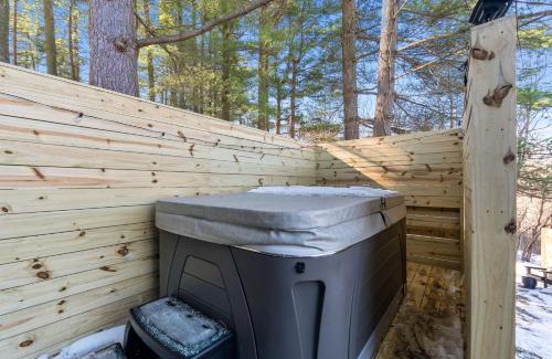 Logan House | 11139 Helber - Pine Hills Cottage Hot tub I Fire Pit