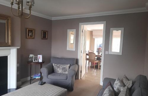 Newbridge House | 112 Roseberry Hill