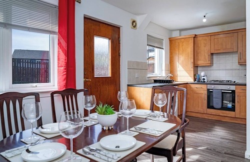 Liberton House | 115 Gracemount Drive · Luxury 3-Bed Townhouse | Free Parking | Central