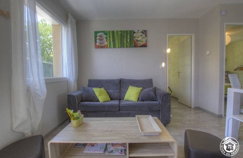 Perouges House | 115 m² Gîte ∙ 4 bedrooms ∙ 10 guests