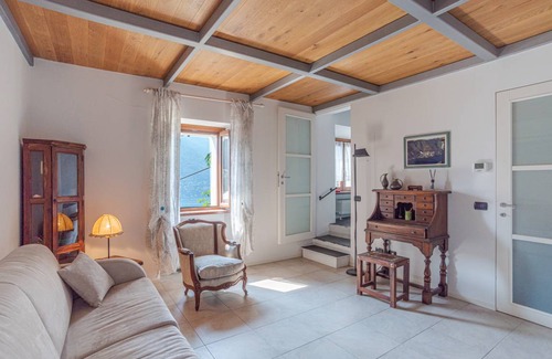 Moltrasio Apartment | 116 m² Apartment ∙ 1 bedroom ∙ 4 guests