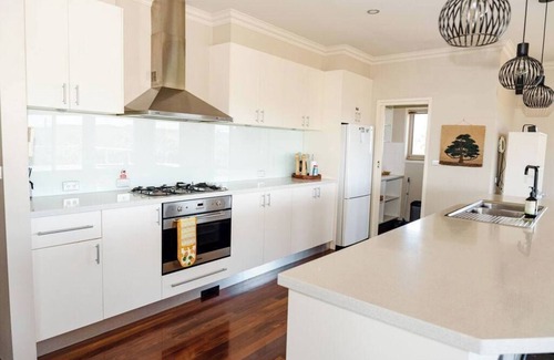 Port Campbell House | 12 Apostles Beach House; with ocean & valley views