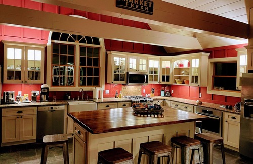 Montrose House | 12 Bedroom Lake House, 150 ft Lakefront, 1 Acre, Beach, Ski Elk Mountain Poconos