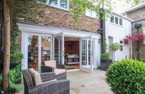 Beverley Cottage | 12 Cross Street