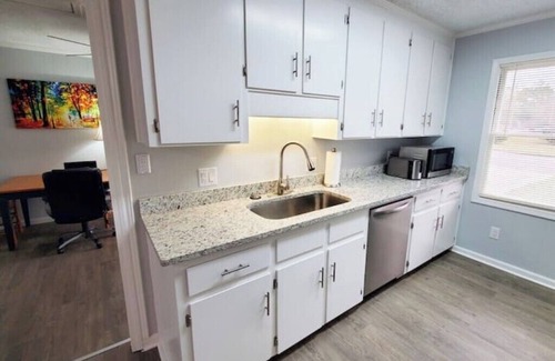 Dothan House | 12 ft ceiling - Open Space- Great for Extended Stay