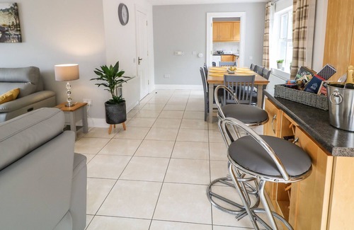 Buncrana Cottage | 12 HILLVIEW, pet friendly, with open fire in Buncrana, County Donegal