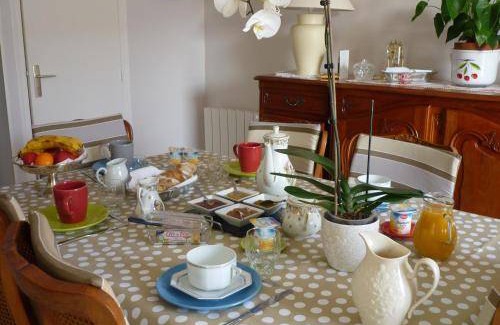 Beaulieu-sur-Sonnette Bed & Breakfast | 12 m² Bed and breakfast ∙ 5 guests