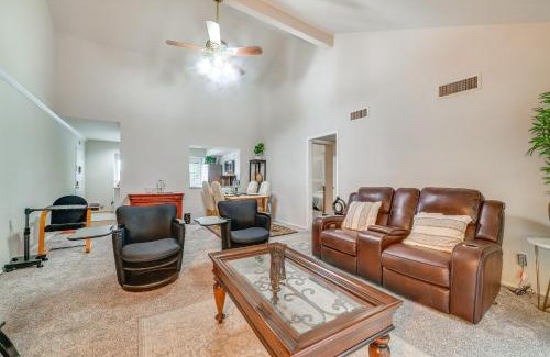 Las Colinas Apartment | 12 Mi to Downtown Dallas Irving Condo with Balcony