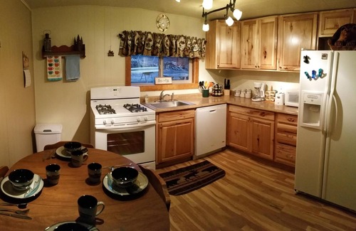 Martin City Cabin | 12 minute drive to Glacier National Park ~Trout Run Cabin at Lazy Bear Lodging