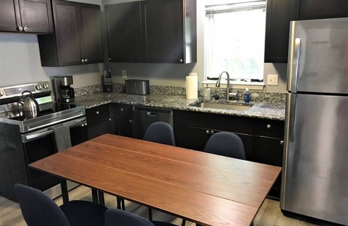 Pontiac Cottage | 12 Myra Ave · Relaxing Cottage by the Lake + Parking