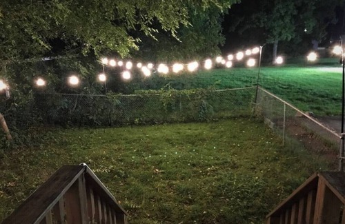 Pontiac Cottage | 12 Myra Ave · Relaxing Cottage by the Lake + Parking