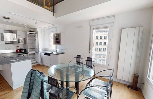 1st Arrondissement Resort | 120 m² Private room ∙ 1 bedroom ∙ 1 guest