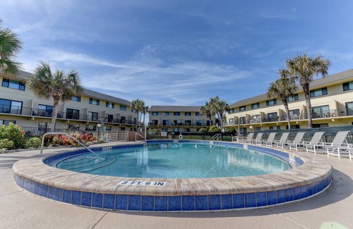 Crescent Beach Condo | 121 m² Condo ∙ 2 bedrooms ∙ 6 guests
