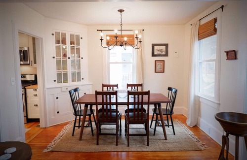 Earlewood House | 1215 Beaufort · Cozy Blue Door Farmhouse close to USC & Ft.Jacksn