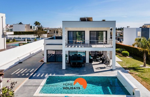 Monte Raposo Villa | #125 Alcantarilha Villa by Home Holidays