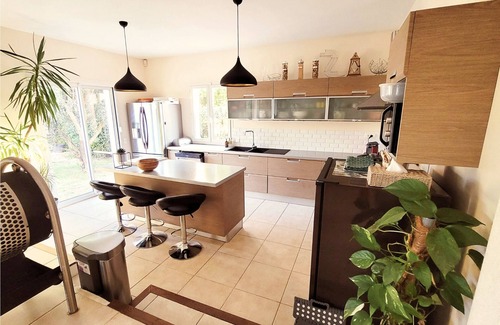 Puyloubier Villa | 125 m² villa with swimming pool facing sainte Victoire