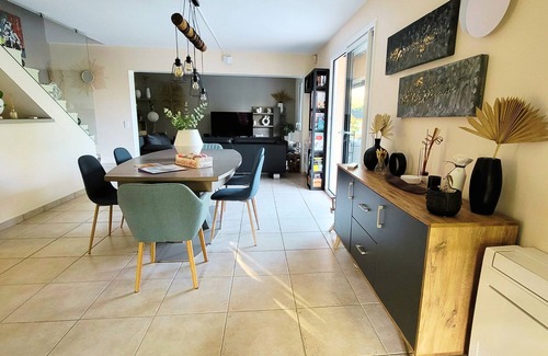 Puyloubier Villa | 125 m² villa with swimming pool facing sainte Victoire