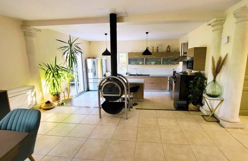 Puyloubier Villa | 125 m² villa with swimming pool facing sainte Victoire
